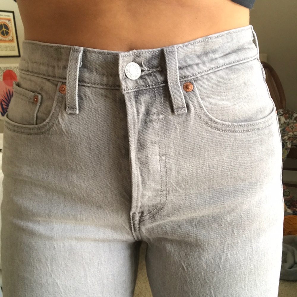 Levi’s Premium Wedgie Straight Gray Jeans 27